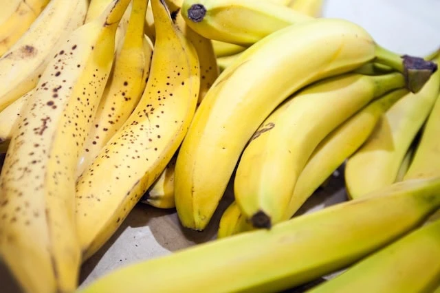10 Items You Should Never Buy at Aldi 3 aldi banana fruit 640