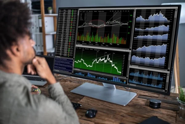 a man looks at a trading platform on his computer monitor.