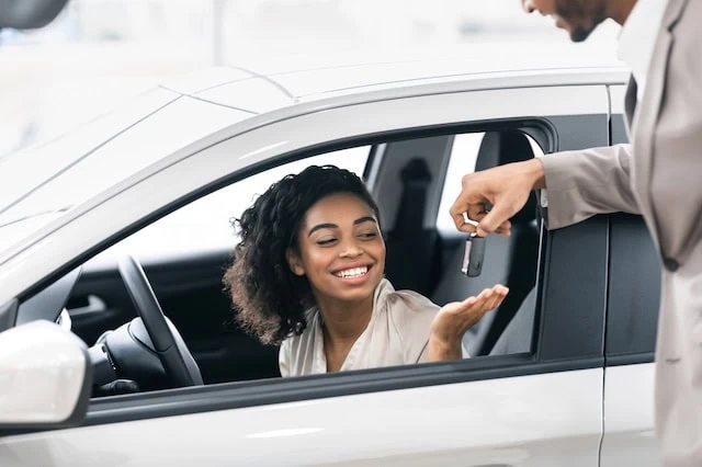 Should You Buy a Car Outright or Finance It? 5 car financing keys owner