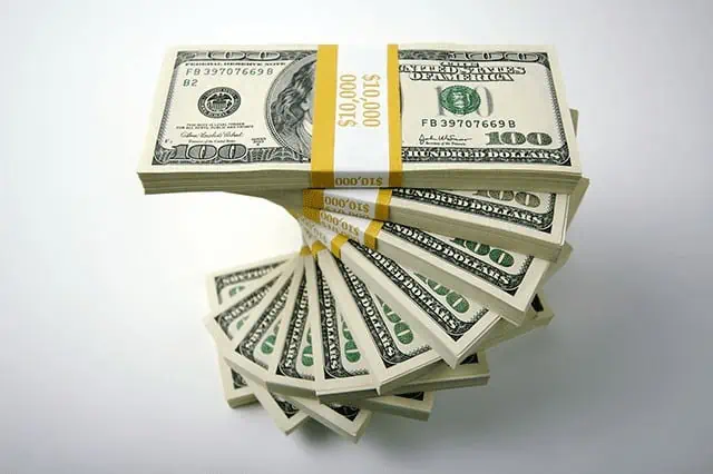 The 7 Best Mutual Funds for Beginners 6 cash stack hundreds bills dollars