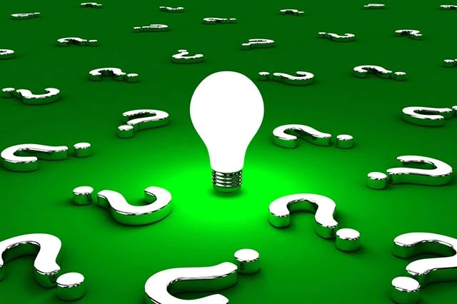 a lightbulb among several question marks.