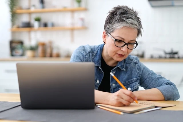 Want to Retire Early? Don't Make These Mistakes 12 freelance writing senior retiree