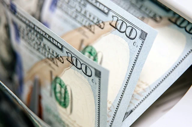 Do These 7 Bear Market Tips Hold Up to Scrutiny? 9 high dividend cash flat dollars small