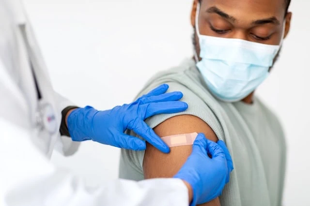 'Original Medicare' Doesn't Cover Everything: Here's What It's Missing 8 medicare vaccination vaccine flu medical 640