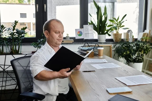 Is Your Personality Limiting Your Income? Here's What the Research Says 3 personality income conscientiousness office graph 640