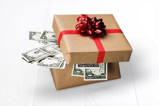 How to Give Stocks as a Gift in a Tax-Efficient Way 2 sign up bonus gift box cash