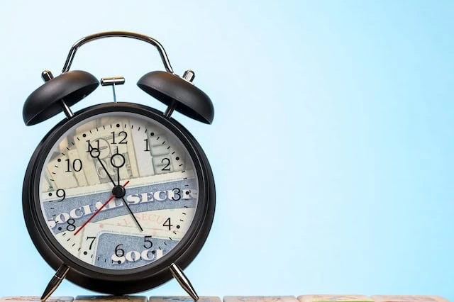 Should You Ease Into Retirement? These Are the Pros + Cons 11 social security benefits alarm clock