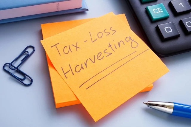 Are Financial Advisors Only for Inexperienced Investors? 3 tax loss harvesting post it 640